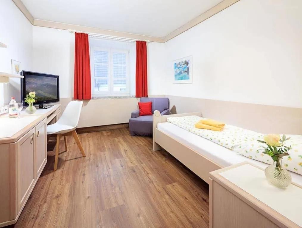 Hotel Und Gasthof Zur Laute ميندلهايم المظهر الخارجي الصورة