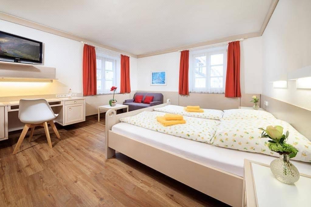 Hotel Und Gasthof Zur Laute ميندلهايم المظهر الخارجي الصورة